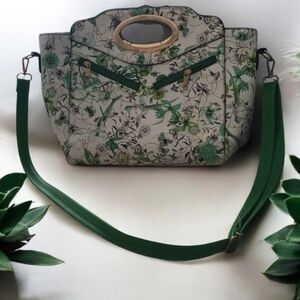 Cross body bag good size pretty floral designs-green gold accents, Sprin…